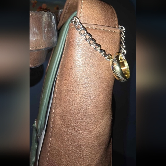 Brand New! Her Universe The Lord Of The Rings Lorien Leaf Messenger Bag - Picture 4 of 7